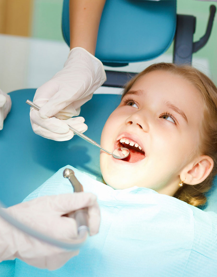 canley heights dentist examining child's mouth